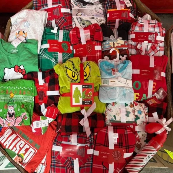 Target Christmas Clothes Pallet (550 – 650 Pieces)